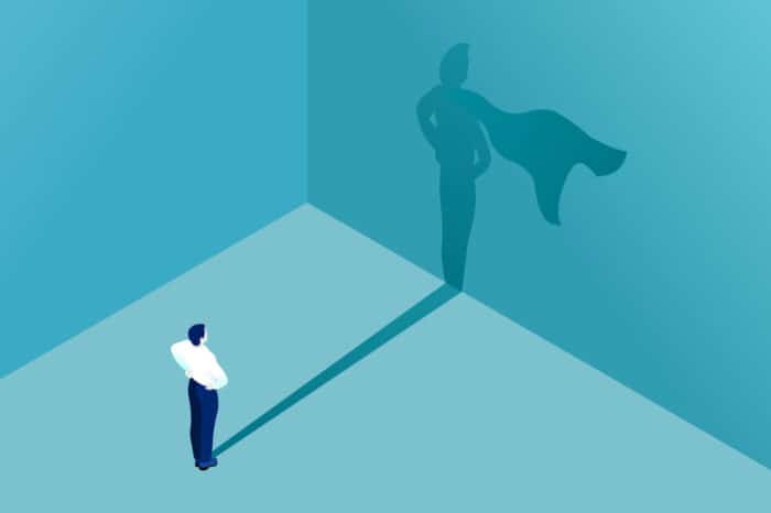 empowerment significato: uomo con la sua ombra in versione super eroe